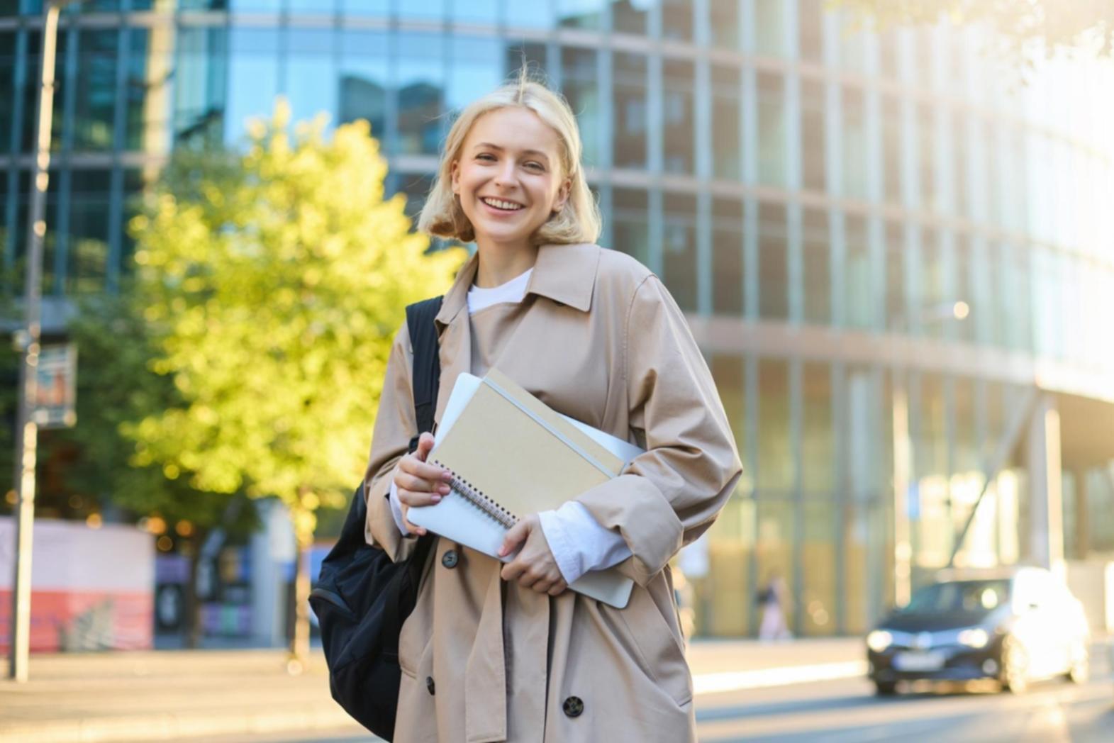 Persona planeando sus finanzas
